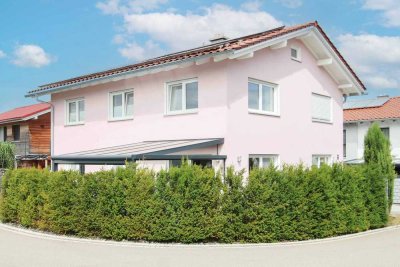 Creme de la Creme: Neuwertiges Einfamilienhaus mit 2 Einfahrten, eine Garage, PV und Solaranlage