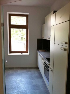 DENKMALGESCHÜTZTER JUGENDSTIL, 3 Raum , Balkon, schicke EBK, Laminat und vieles mehr