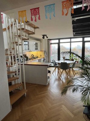 Helle 2,5 Wohnung mit Balkon und schöner Aussicht