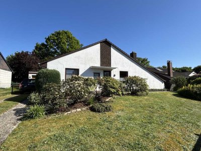 Burglesum- gepflegtes Einfamilienhaus mit viel Platz, Garage und sonnigem Grundstück