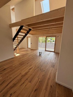 Moderne 2-Zimmer Dachgeschoss Wohnung in Falkenstein
