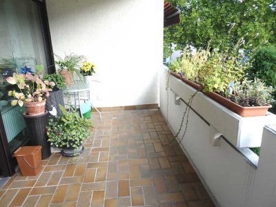 Schöne helle 2 ZKB mit Balkon und Tageslichtbad