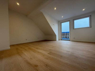 Exklusive, helle Dachgeschosswohnung - 2 Balkone, Top-Lage