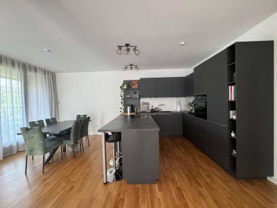 Helle moderne First Class 3-Zimmerwohnung mit 2 Bädern und umlaufendem Balkon in Neubau