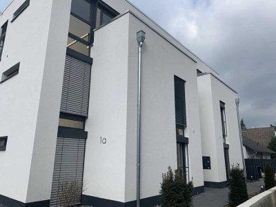 Moderne, zentral gelegene 3-Zimmer-EG-Wohnung m. Terrasse u. kleinem Garten