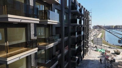 Erstbezug mit Balkon, Einbauküche und Einbauschauschränken in Mainz am Zollhafen