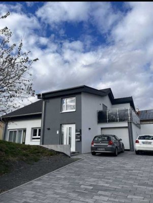 Fast Neu-Gehobene 3-Zimmer-Wohnung mit großer Terrasse und Einbauküche in Sinsheim Ehrstädt
