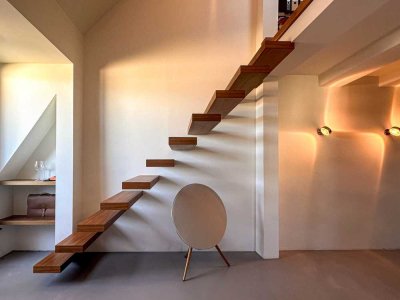 Luxuriös renoviertes 1,5-Zimmer-Apartment im Jugendstil-Altbau mit eigener Dachterrasse!