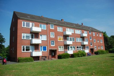 Nur mit Wohnberechtigungsschein! Großzügige Vier-Zimmer-Wohnung mit Balkon zu vermieten!