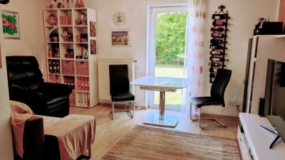Helle, teilmöblierte, Wohnung mit Terrasse an Straba-Haltestelle