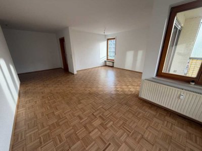 HELLE, KOMFORTABLE und FRISCH RENOVIERTE 71 m² Wohnung mit SÜD-LOGGIA in Wiblinger Bestlage
