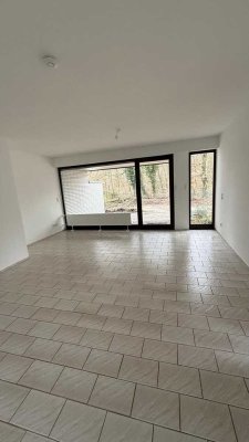 Helle 4-Zimmer-EG-Wohnung mit Terrasse & Garten am Waldrand im Norden von Darmstadt