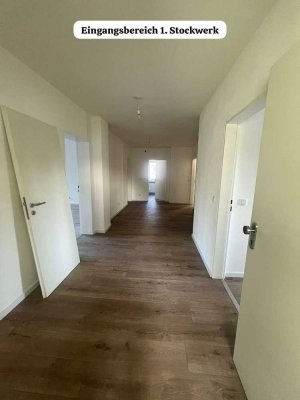 Ihr neues Zuhause wartet: Komplett sanierte Familienwohnung mit Grünblick in Straubing-Süd