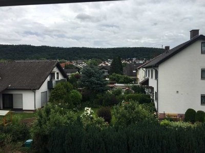 Helle, großzügige  3-Zimmer-Dachgeschosswohnung mit EBK