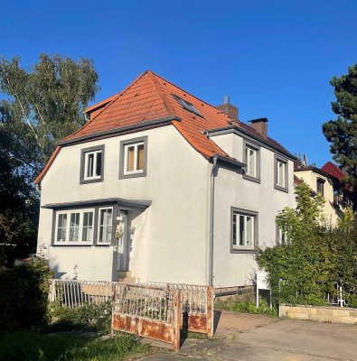 Solide Doppelhaushälfte mit großem grünen Garten in Erfurt - von Privat