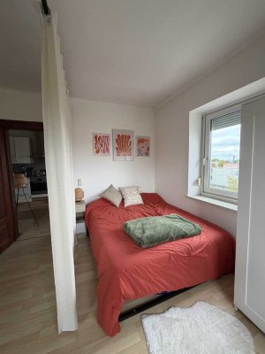 Bright Unfurnished 2.5-Room Apartment with Equipped Kitchen in Trudering – Available Early December