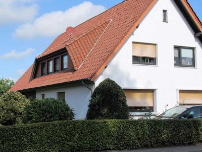 Kompl. Oberwohnung mit überd. Balkon und EBK Z.B. Ideal f. die Generation 60 Plus !!