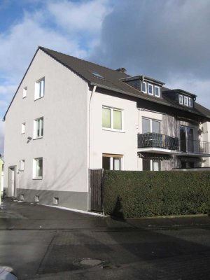 Attraktives Wohnen für Singles! Renovierte 2-Zimmer-Dachgeschosswohnung in Pulheim