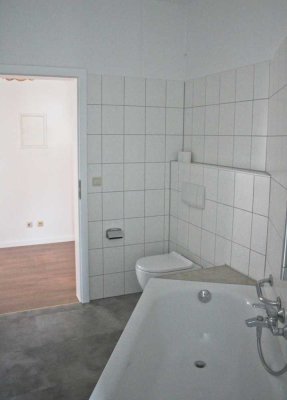 Helle, Teilmöblierte 2-Zimmer-Wohnung mit Einbauküche