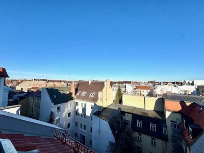 Fantastischer Blick: Exklusive Dachgeschoss-Wohnung mit Terrasse in der Maxvorstadt
