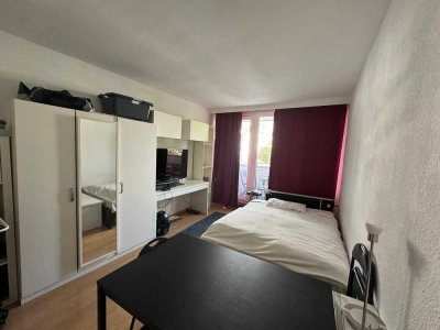 Stilvolle, geräumige und gepflegte 1-Zimmer-Wohnung mit Einbauküche in Bayenthal, Köln