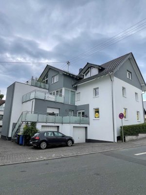 „Mitten in Taunusstein-Hahn“ Große 4-Zimmer mit Dachterrasse, Garage und offenem Dachgiebel
