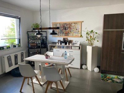 Moderne Erdgeschosswohnung mit großzügigem Wohngefühl – Wohnen auf dem Land mit guter Anbindung