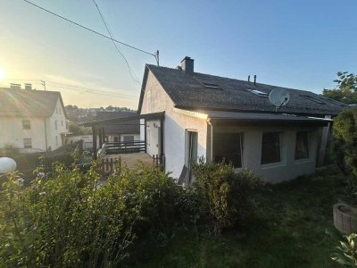 Zweifamilienhaus in Nauborn – Altbaucharme trifft Neubaukomfort, 2 Terrassen, Garten & Sauna