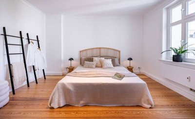 Exklusives Wohnen: Liebevoll sanierter Altbauklassiker mit Südbalkon! ++Courtagefrei++