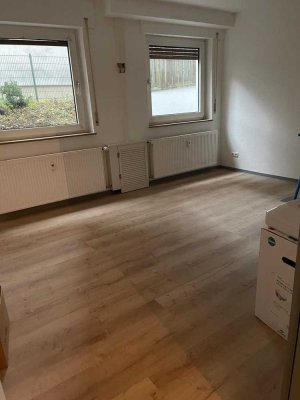 NEU Sanierte 3-Zi-Wohnung mit Terrasse und Garten