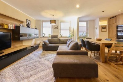 ***3-Zimmer-Wohnung im Zentrum mit Hausflair: Dachterrasse, Garage und besondere Aufteilung!***