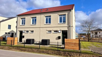 Nähe Velten, Hennigsdorf, Falkensee: NKM 12,55 €/ m² inkl. Gartenanteil und Stellplatz