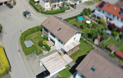 Mehrgenerationenhaus mit Blick auf die Berge – Wohnen und Vermieten
