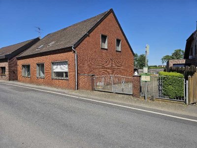 Ländlich gelegenes Einfamilienhaus mit großem Garten und Weitblick sucht Liebhaber