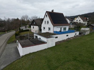 Helles 4,5 Zi. Einfamilienhaus mit großem Garten und 130 m² flexibel nutzbarer Gewerbefläche