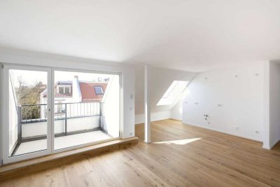 Über den Dächern Friedenau: Lichtdurchflutetes Dachgeschoss im Erstbezug mit Aufdachterrasse!