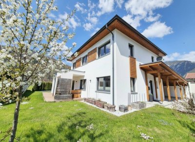 Top-Gelegenheit ! Charmantes neuwertiges Einfamilienhaus nahe Dorfzentrum.