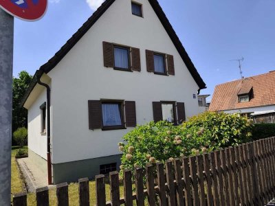 Erbpacht bis 2050: älteres Einfamilienhaus auf großem Grund