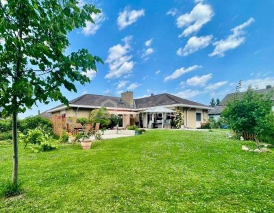 TOP Lage! Einfamilienhaus mit Doppelgarage auf großem Grundstück!