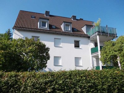 Schöne & ruhige 2,5 Zimmer, 54qm Wohnung Terrasse & Garten & EBK