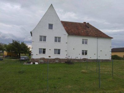 Wohnen im Waldviertel: 2 Wohnungen in Heinrichsreith, Bezirk Horn, mit Garten; Frisch renoviert!