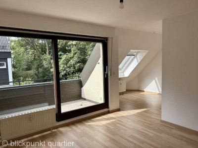helle 2 Zimmer ETW mit neuem Bad, Loggia und Balkon sowie Stellplatz!!!