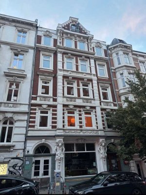 vermietete 4 Zimmer Wohnung im 4. OG mit Balkon in Hamburg-Sternschanze