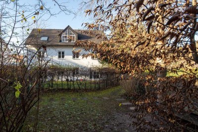 Eine ganze Etage in kleiner WEG, sehr ruhig und grün, trotzdem gute Anbindung, 2 Garagen