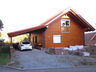 Schönes Blockhaus auf großem Grundstück