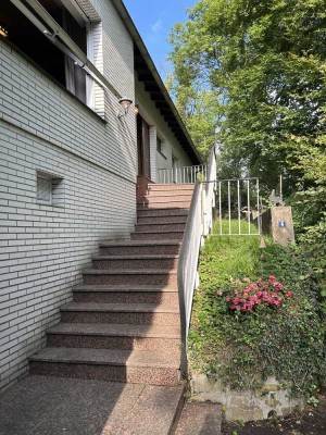HA-Kratzkopf! Großer Bungalow in grüner Hanglage!