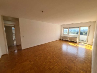 3-Zimmer-Dachgeschoss-Wohnung mit Balkon und EBK im Grüngürtel von Frankfurt