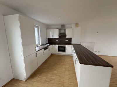 Tolle Penthouse - Wohnung mit Einbauküche und Dachterrasse in begehrter Lage von Hannover - Bemerode
