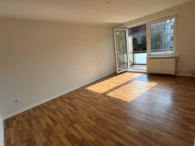 Exklusive 2-Zimmer-Wohnung mit Balkon und EBK in Hamburg Eimsbüttel