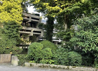 Wohnen in Alt Solln - Stilvolle 2-Zimmer-Wohnung im Hochparterre mit Souterrain und Loggien